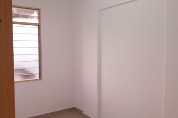 Flat Desa Mentari Blok 5