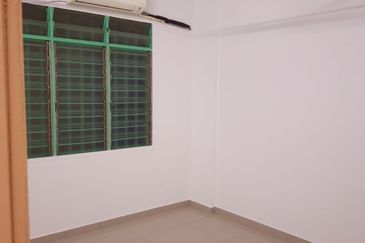 Flat Desa Mentari Blok 5