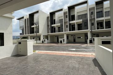 Alstonia Hilltop Bukit Raham Putra