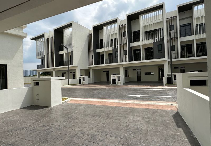 Alstonia Hilltop Bukit Raham Putra