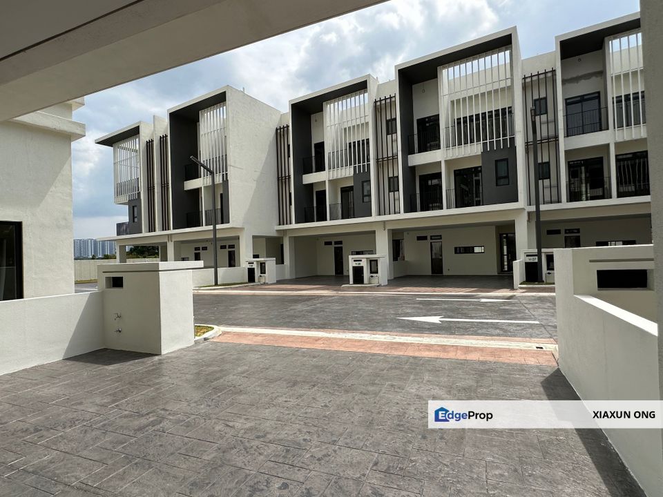 Luxurious 3-Storey Villa in Alstonia, Bukit Rahman Putra, Selangor, Shah Alam