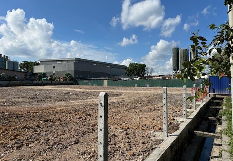 Puncak Alam Industrial Flat land 1acre, square shape infra ready