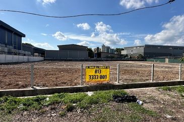 Puncak Alam Industrial Flat land 1acre, square shape infra ready