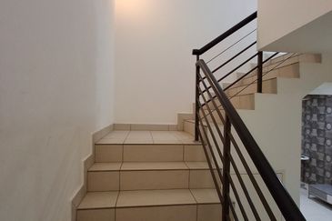 near by tuas horizon hills Valley West double storey superlink house for sales 968k nego