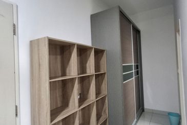 near by tuas horizon hills Valley West double storey superlink house for sales 968k nego