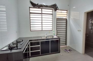 near by tuas horizon hills Valley West double storey superlink house for sales 968k nego