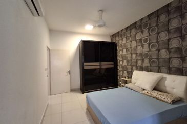 near by tuas horizon hills Valley West double storey superlink house for sales 968k nego