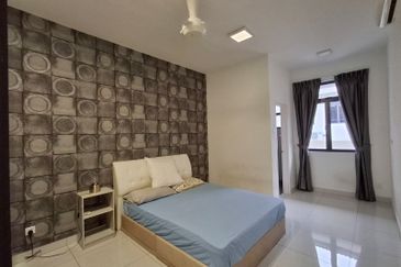 near by tuas horizon hills Valley West double storey superlink house for sales 968k nego