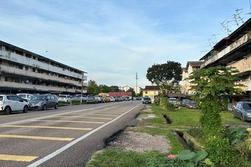 Flat Taman Ungku Tun Aminah