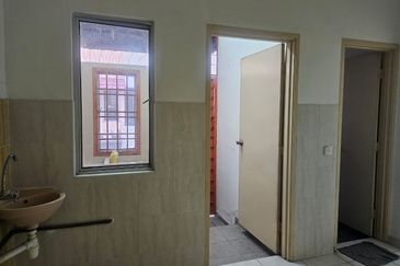 setia tropika kempas 2 storey terrace corner for rent