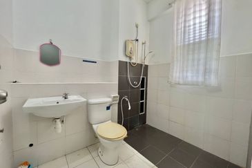 Jalan Setia Tropika 4/12