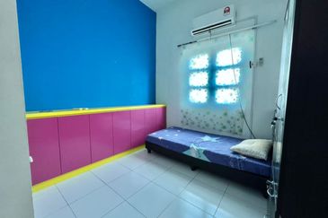 Jalan Setia Tropika 4/12