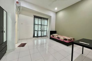 Jalan Setia Tropika 4/12