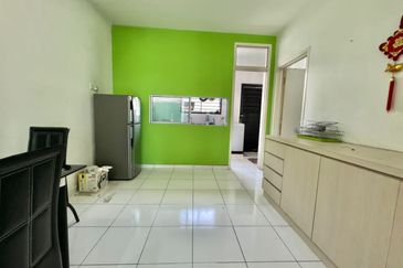 Jalan Setia Tropika 4/12