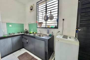 Jalan Setia Tropika 4/12