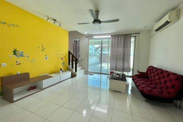 Jalan Setia Tropika 4/12