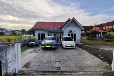 Kampung Sungai Pelong