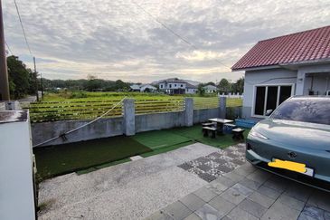 Kampung Sungai Pelong