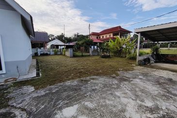Kampung Sungai Pelong