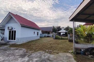 Kampung Sungai Pelong