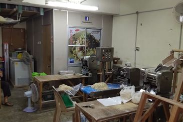 (GROUND FLOOR) Shoplot @ Pangsapuri Mega Indah, Taman Mega Jaya, Ampang 