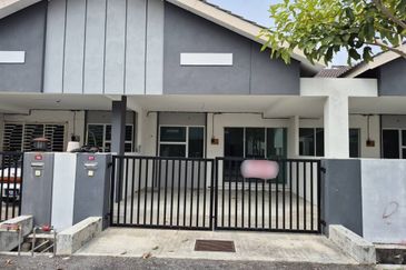 TAMAN INDERA PUTERA, BOTA