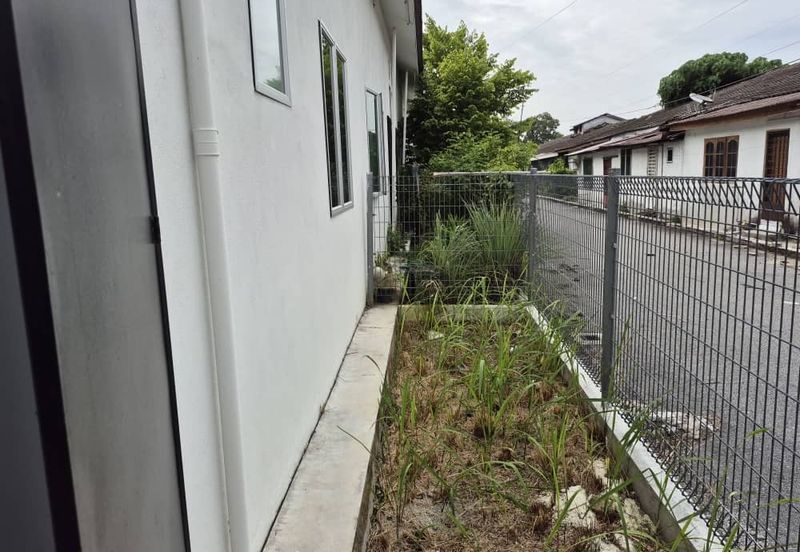 TAMAN INDERA PUTERA, BOTA