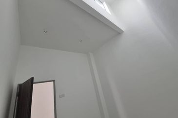 TAMAN INDERA PUTERA, BOTA