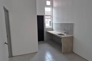 TAMAN INDERA PUTERA, BOTA