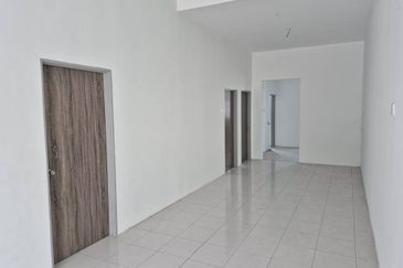 TAMAN INDERA PUTERA, BOTA