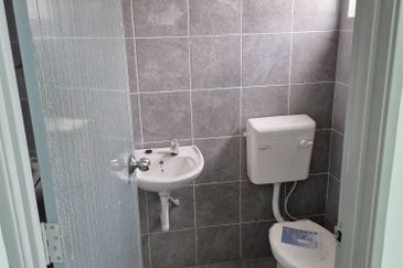 TAMAN INDERA PUTERA, BOTA