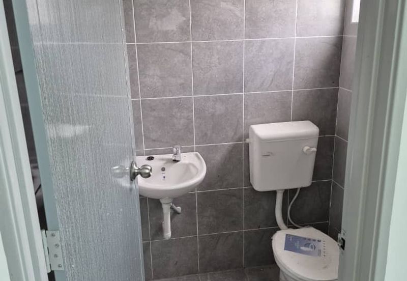 TAMAN INDERA PUTERA, BOTA