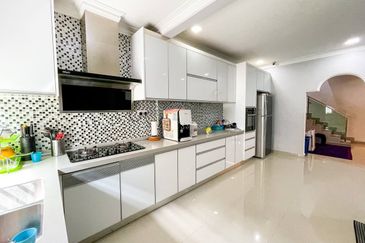 (FULLY RENOVATED EXTENDED) 2 Storey Taman Desa Coalfields Sungai Buloh 