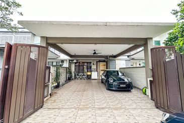 (FULLY RENOVATED) 2 Storey Bandar Bukit Raja Klang Jalan Zapin (Levena)