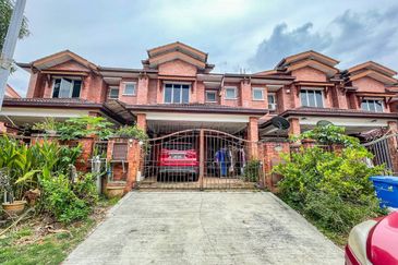 (RENOVATED) 2 Storey Superlink Alam Budiman U10 Shah Alam