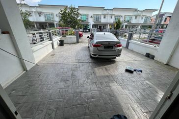 (GATED GUARDED) Intermediate Double Storey Terrace Pines Hillpark, Puncak Alam 