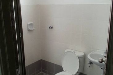 (GATED GUARDED) Intermediate Double Storey Terrace Pines Hillpark, Puncak Alam 