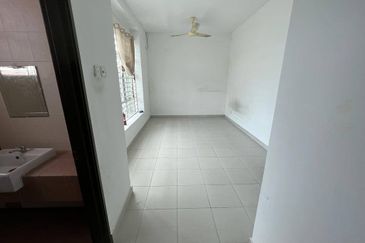(GATED GUARDED) Intermediate Double Storey Terrace Pines Hillpark, Puncak Alam 