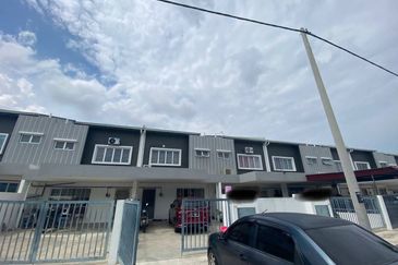(INTERMEDIATE) Double Storey Terrace Laman Haris, Puncak Alam