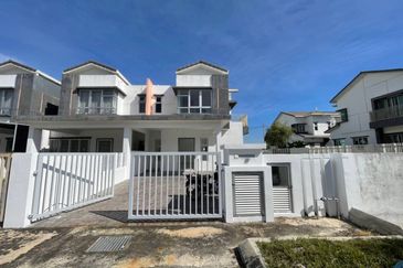 (HUGE BUILT-UP)(EXTRA LAND) Double Storey Ceri Hillpark, Puncak Alam