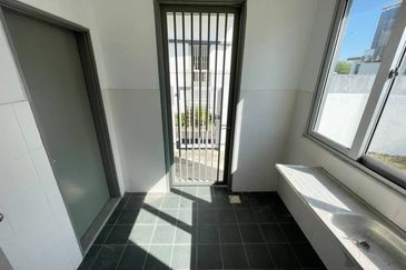 (HUGE BUILT-UP)(EXTRA LAND) Double Storey Ceri Hillpark, Puncak Alam