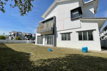 (HUGE BUILT-UP)(EXTRA LAND) Double Storey Ceri Hillpark, Puncak Alam