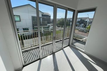 (HUGE BUILT-UP)(EXTRA LAND) Double Storey Ceri Hillpark, Puncak Alam