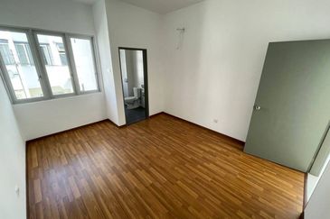 (HUGE BUILT-UP)(EXTRA LAND) Double Storey Ceri Hillpark, Puncak Alam