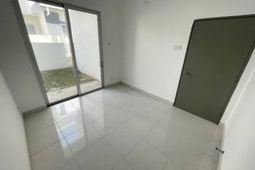 (HUGE BUILT-UP)(EXTRA LAND) Double Storey Ceri Hillpark, Puncak Alam