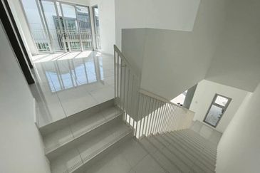 (HUGE BUILT-UP)(EXTRA LAND) Double Storey Ceri Hillpark, Puncak Alam