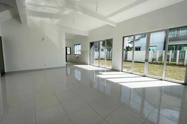 (HUGE BUILT-UP)(EXTRA LAND) Double Storey Ceri Hillpark, Puncak Alam