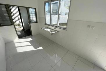 (HUGE BUILT-UP)(EXTRA LAND) Double Storey Ceri Hillpark, Puncak Alam