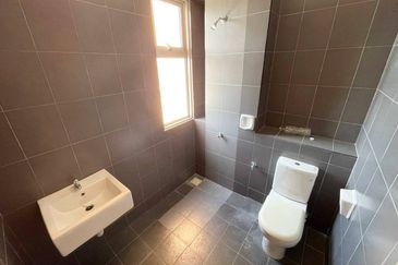 (HUGE BUILT-UP)(EXTRA LAND) Double Storey Ceri Hillpark, Puncak Alam