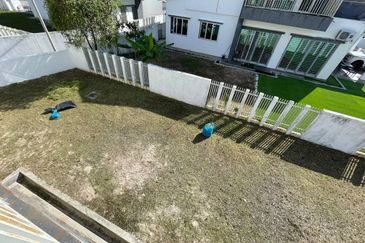 (HUGE BUILT-UP)(EXTRA LAND) Double Storey Ceri Hillpark, Puncak Alam